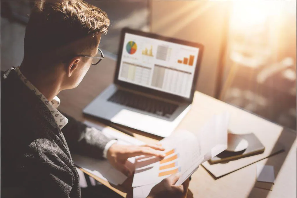 Inversores y analistas financieros